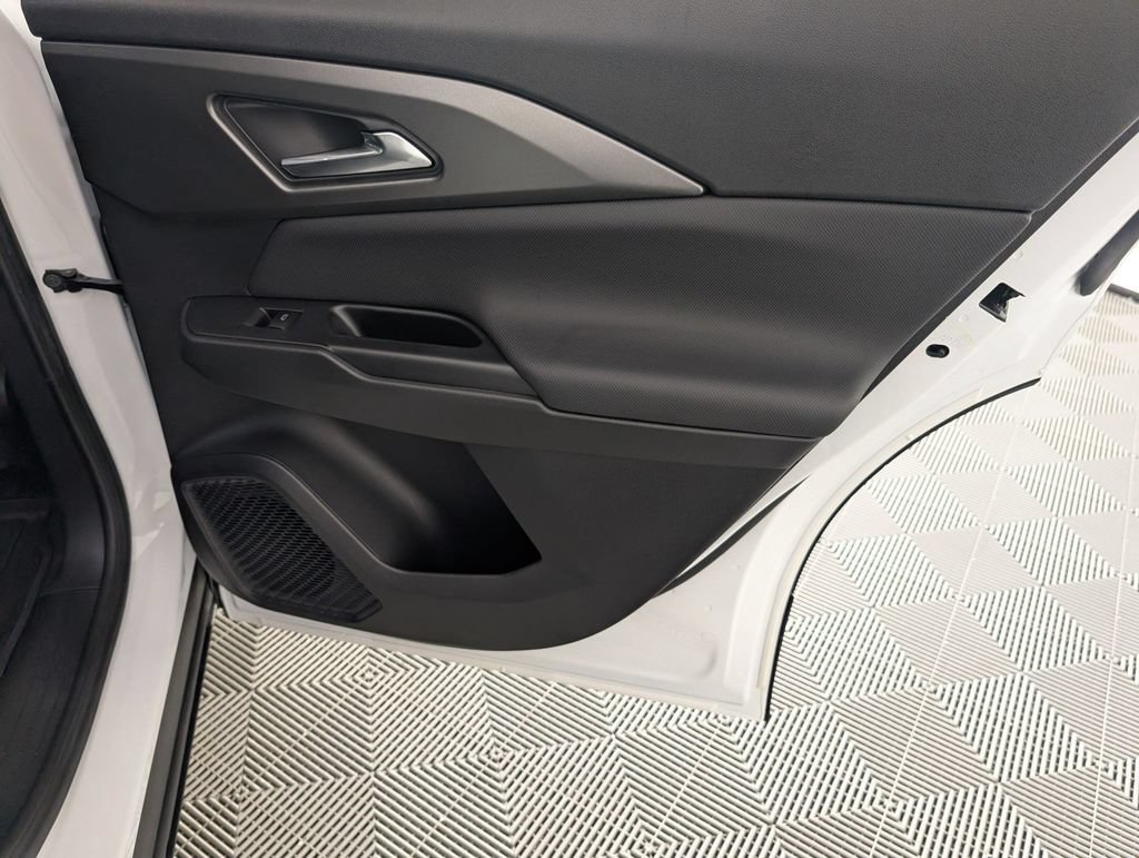 Certified 2026 Chevrolet Equinox EV LT FWD image 28