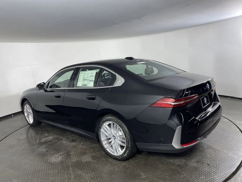 Certified 2025 BMW 530i xDrive w/ Premium Package image 4