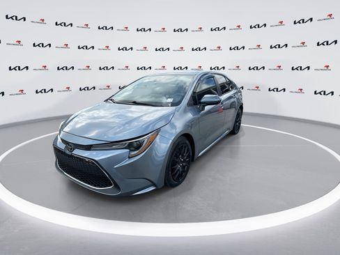 Used 2020 Toyota Corolla LE FWD image 4