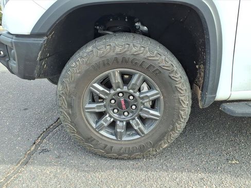 Certified 2024 GMC Sierra 1500 AT4X image 9