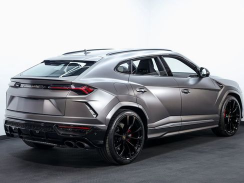 Used 2022 Lamborghini Urus image 3