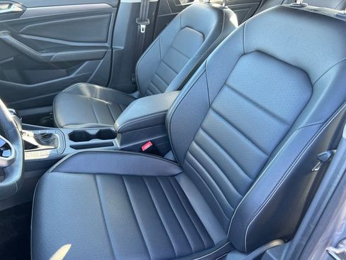 Used 2024 Volkswagen Jetta SE image 11