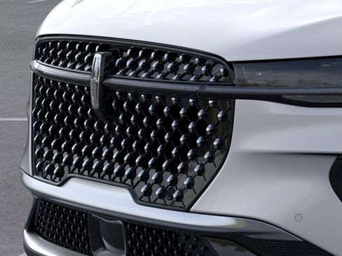 New 2026 Lincoln Nautilus Premier AWD/4WD image 17