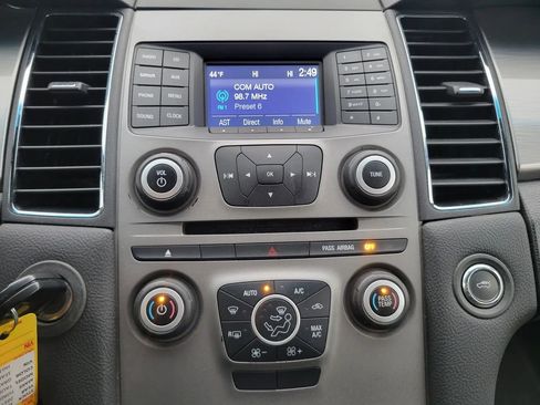 Used 2017 Ford Taurus SEL image 10
