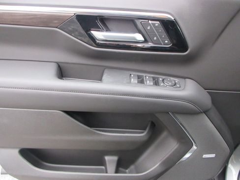 New 2026 Chevrolet Suburban Z71 w/ Comfort Package image 23