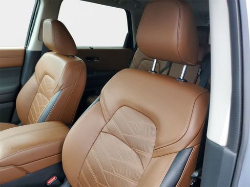 Used 2022 Nissan Pathfinder Platinum w/ Cargo Package image 25