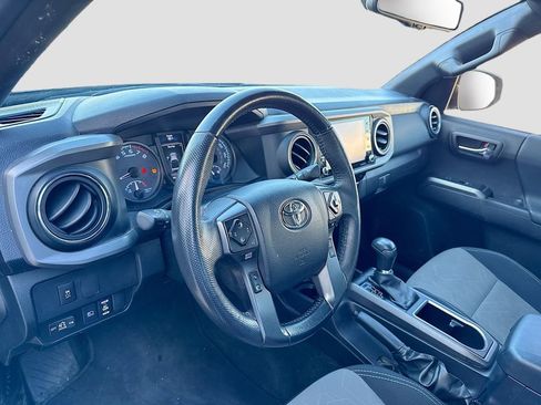 Used 2022 Toyota Tacoma TRD Off-Road image 11