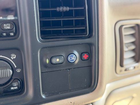 Used 2001 Chevrolet Tahoe LT w/ LT Preferred Equipment Group AWD/4WD image 24