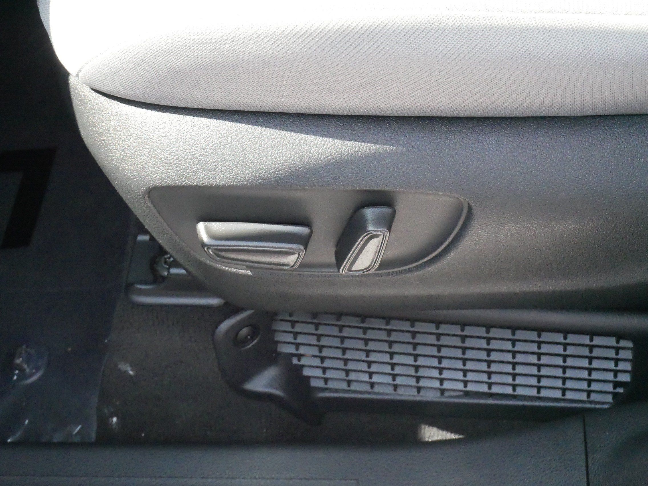 Certified 2026 Toyota Sienna LE FWD image 20