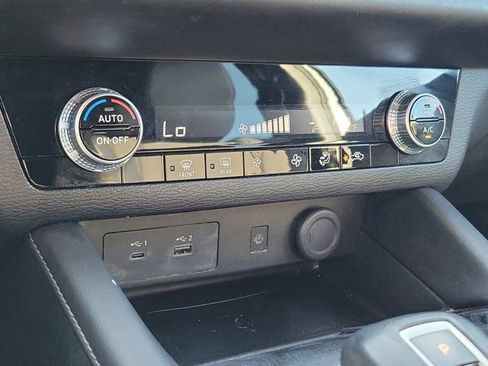 Used 2022 Mitsubishi Outlander SE image 29