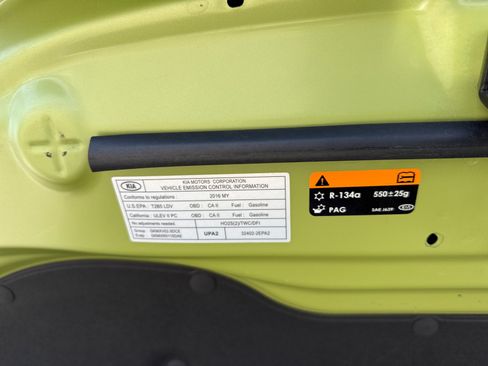 Used 2016 Kia Soul + FWD image 14