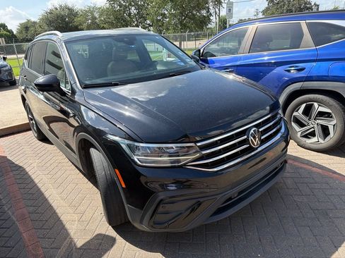 Used 2023 Volkswagen Tiguan SE FWD image 3