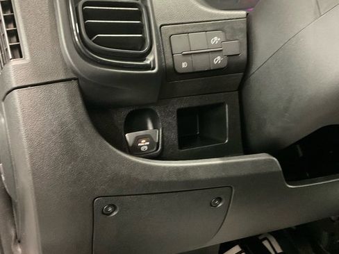 Used 2025 RAM ProMaster 2500 w/ Convenience Group image 8