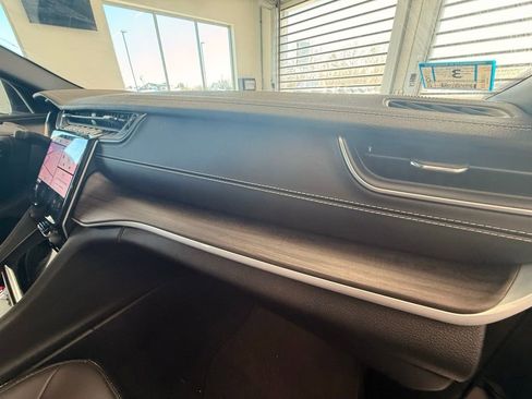 Used 2025 Jeep Grand Cherokee Limited w/ Black Appearance Package image 20