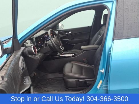 Used 2025 Chevrolet Trax RS FWD image 11