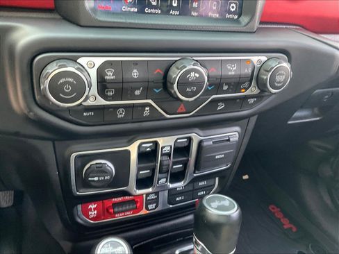 Used 2021 Jeep Wrangler Unlimited Rubicon w/ Dual Top Group AWD/4WD image 15