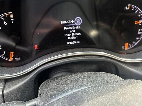 Used 2016 Jeep Grand Cherokee Limited image 5