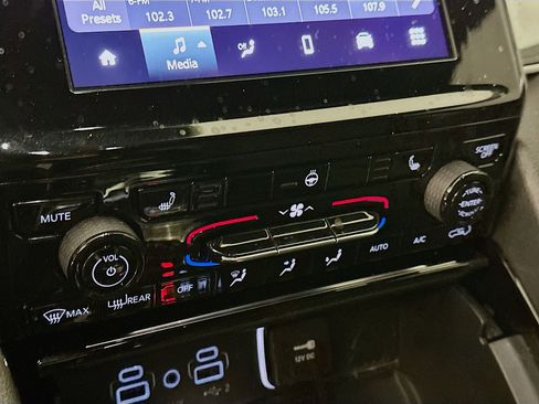 Used 2023 Jeep Grand Cherokee L Laredo AWD/4WD image 23