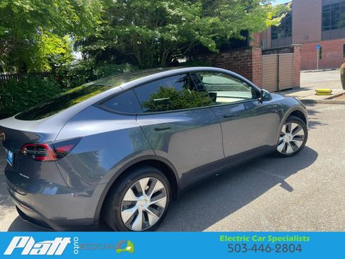 Used 2023 Tesla Model Y Long Range AWD/4WD image 11