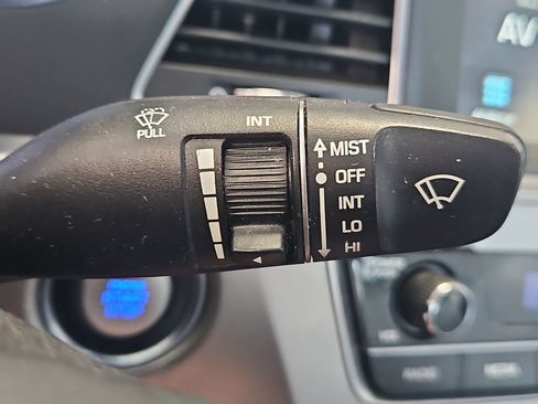 Used 2017 Hyundai Sonata Sport w/ Value Edition Package 02 FWD image 33