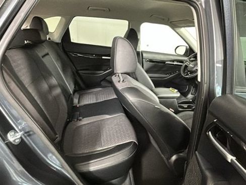 Used 2025 Kia Seltos S AWD/4WD image 30