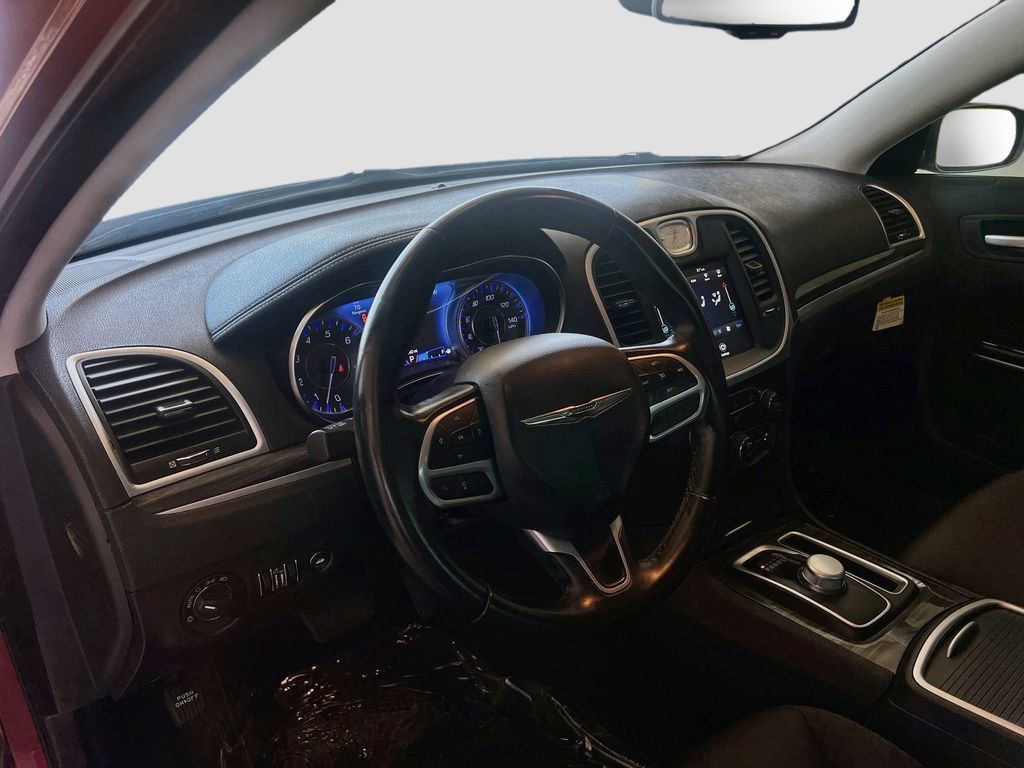 Used 2020 Chrysler 300 Touring RWD image 9