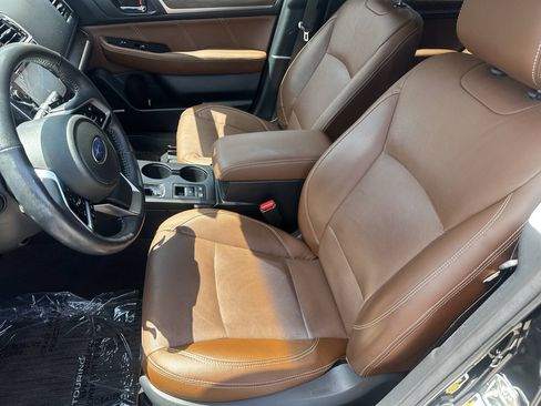 Used 2018 Subaru Outback 3.6R Touring AWD/4WD image 3