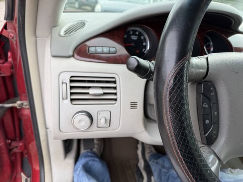 Used 2009 Buick Lucerne CXL FWD image 33