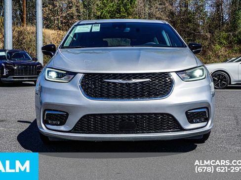Used 2024 Chrysler Pacifica Touring-L FWD image 9