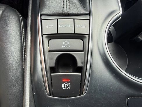 Used 2019 Toyota Camry XSE FWD image 22