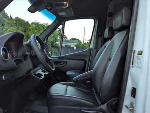 Used 2025 Mercedes-Benz Sprinter 2500 image 14