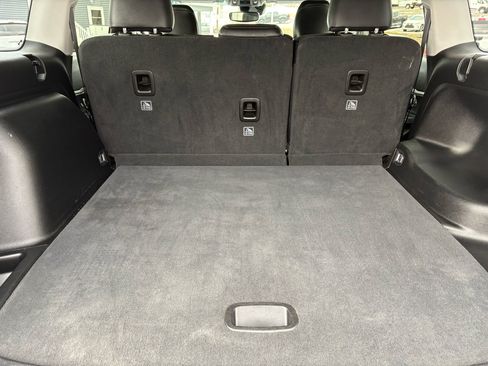 Used 2023 Jeep Grand Cherokee Limited w/ Black Appearance Package image 37