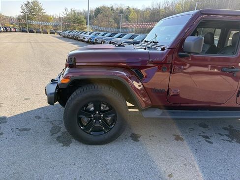 Used 2021 Jeep Wrangler Unlimited Sahara image 9