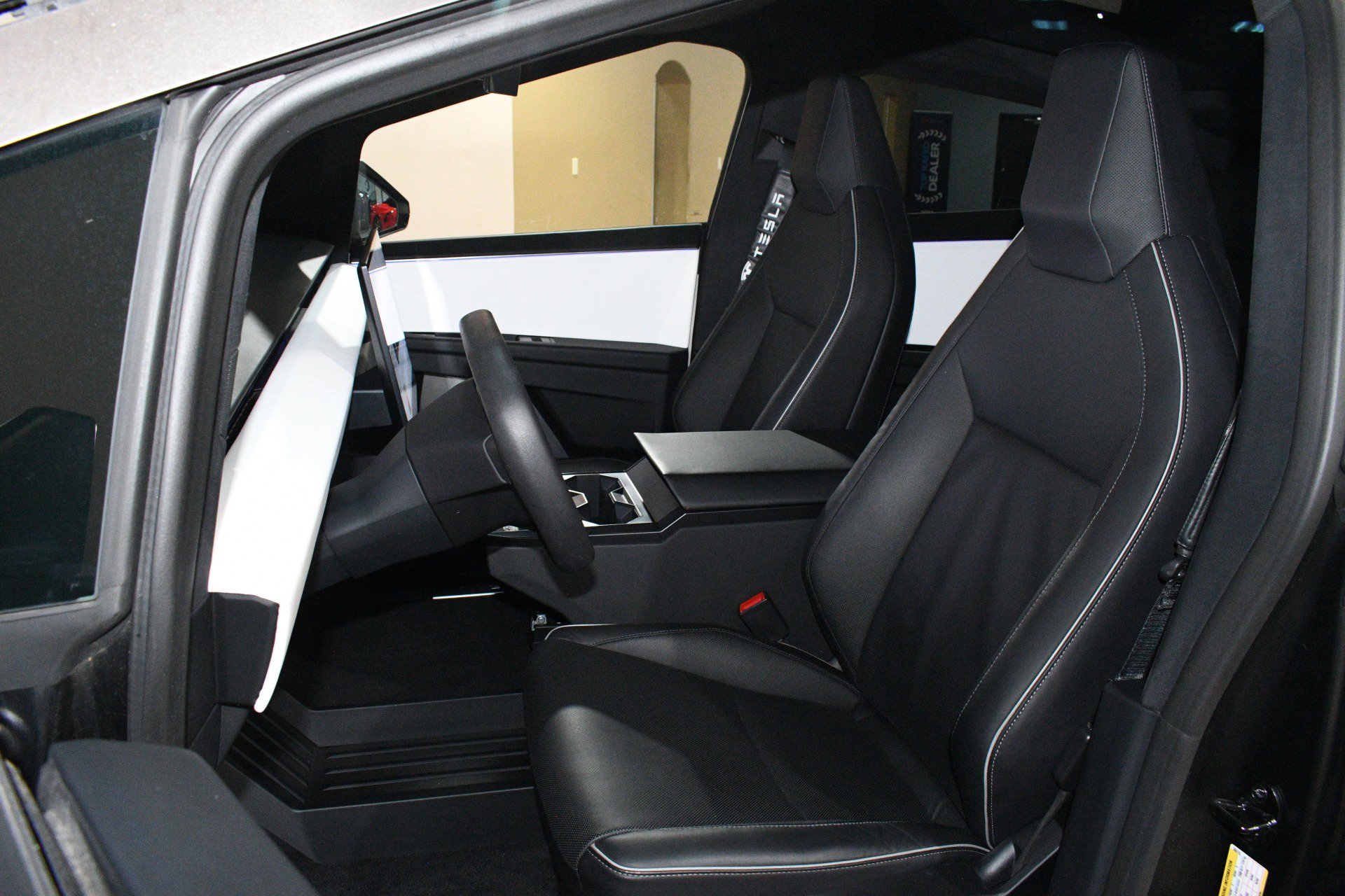 Used 2024 Tesla Cybertruck AWD Crew Cab image 7