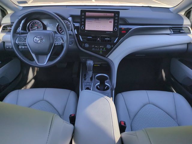 Used 2022 Toyota Camry XLE FWD image 14