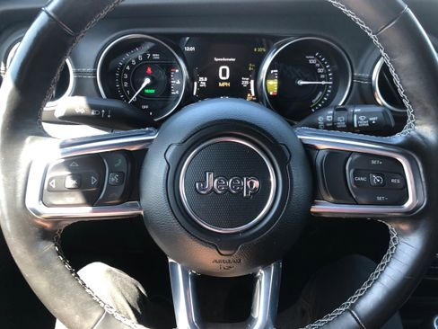 Used 2021 Jeep Wrangler Unlimited Sahara w/ Cold Weather Group image 15