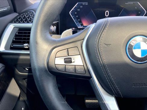 Used 2025 BMW X5 xDrive50e AWD/4WD image 24