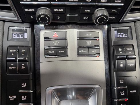 Used 2014 Porsche Panamera S image 36