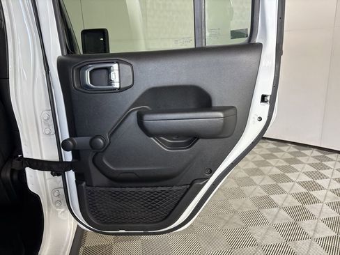 Used 2022 Jeep Gladiator Sport image 22