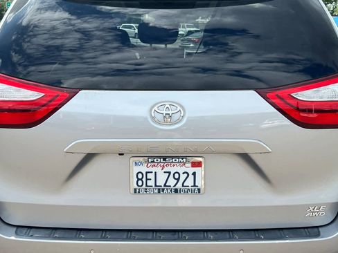 Used 2018 Toyota Sienna XLE w/ XLE Navigation Package AWD/4WD image 19