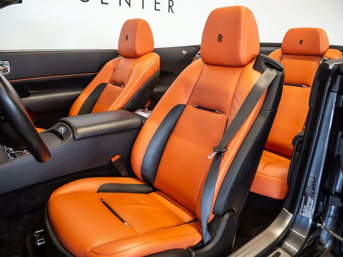 Used 2018 Rolls-Royce Dawn RWD image 34