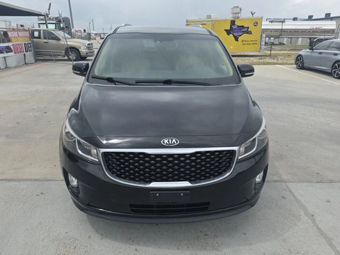 Used 2017 Kia Sedona EX image 4