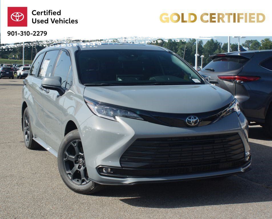 Certified 2026 Toyota Sienna XLE Woodland Edition AWD/4WD image 31