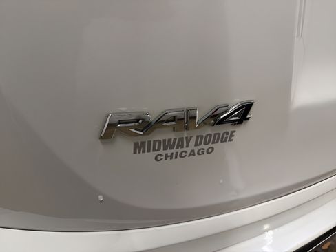 Used 2018 Toyota RAV4 Limited FWD image 8