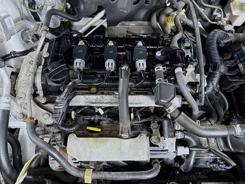 Used 2020 Nissan Kicks S image 39