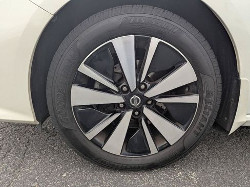 Used 2021 Nissan Altima 2.5 SV w/ SV Premium Package AWD/4WD image 10