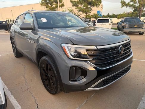 Used 2026 Volkswagen Atlas Cross Sport SE AWD/4WD image 2