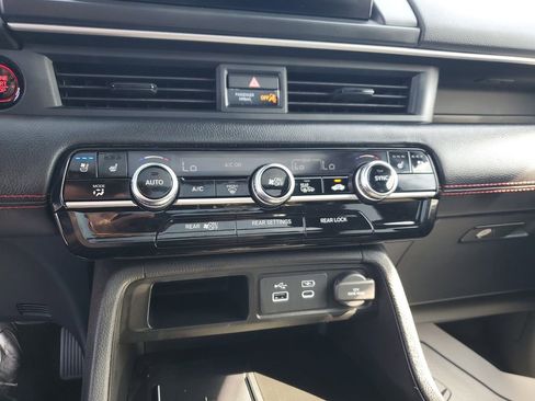 Used 2025 Honda Pilot Black Edition image 33