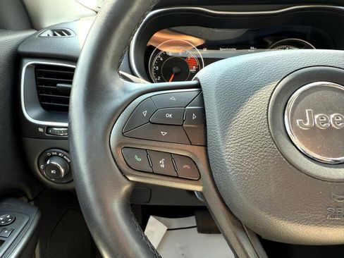 Used 2021 Jeep Cherokee Trailhawk image 18