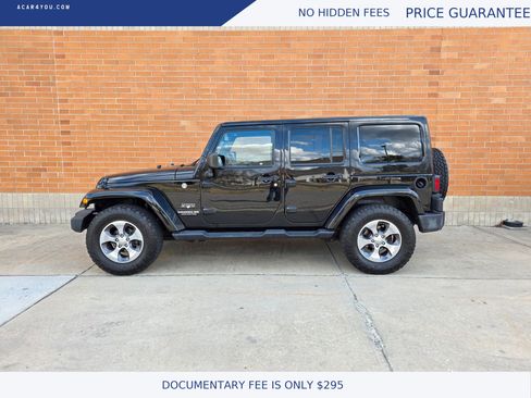 Used 2017 Jeep Wrangler Unlimited Sahara w/ Dual Top Group AWD/4WD image 6